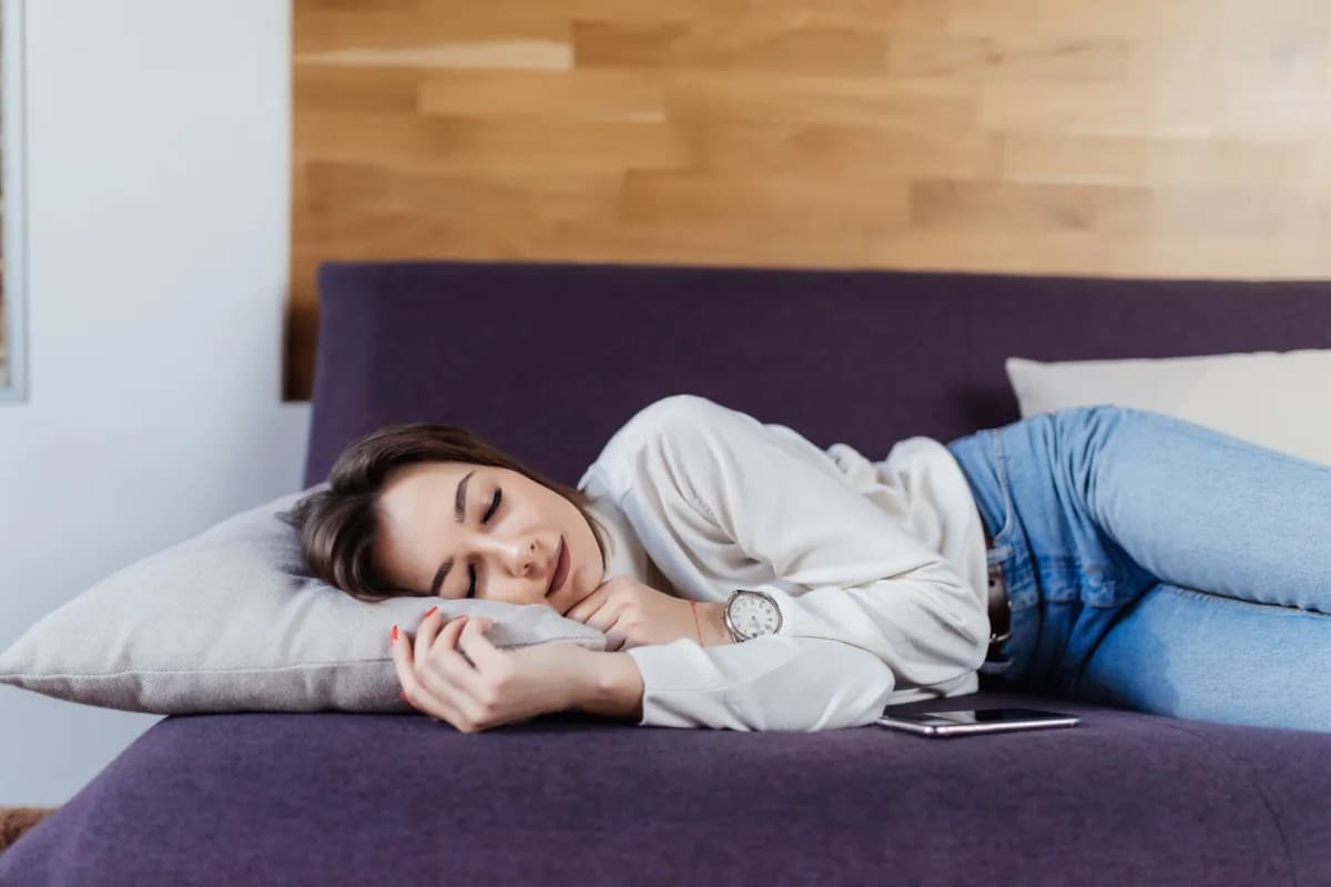 Tirar cochilo à tarde faz bem? Novo estudo diz que não; entenda