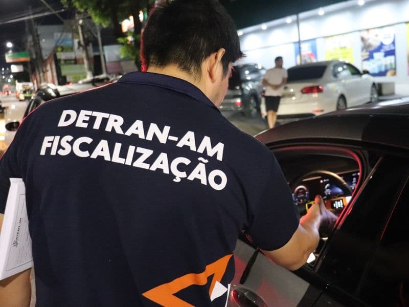 Ação do Detran-AM termina com prisões por placa adulterada e desacato na zona leste
