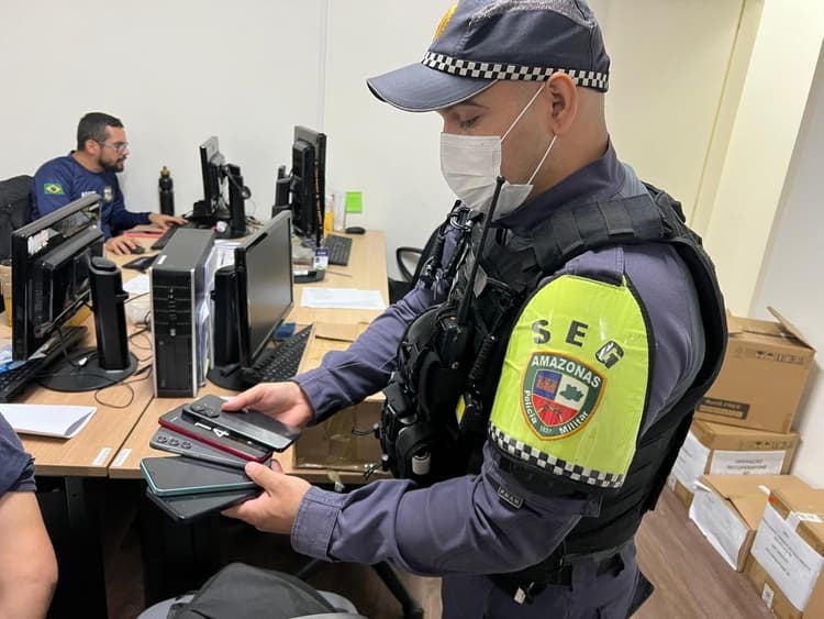 Dono de banca é preso com celular roubado na Zona Leste de Manaus