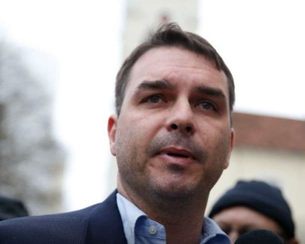 “Tem que discutir uma anistia ampla”, defende Flávio Bolsonaro sobre negociação das tarifas impostas pelos EUA