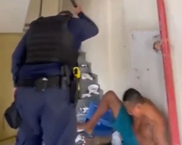 Justiça concede liberdade a guardas municipais suspeitos de torturar morador de rua em Manaus