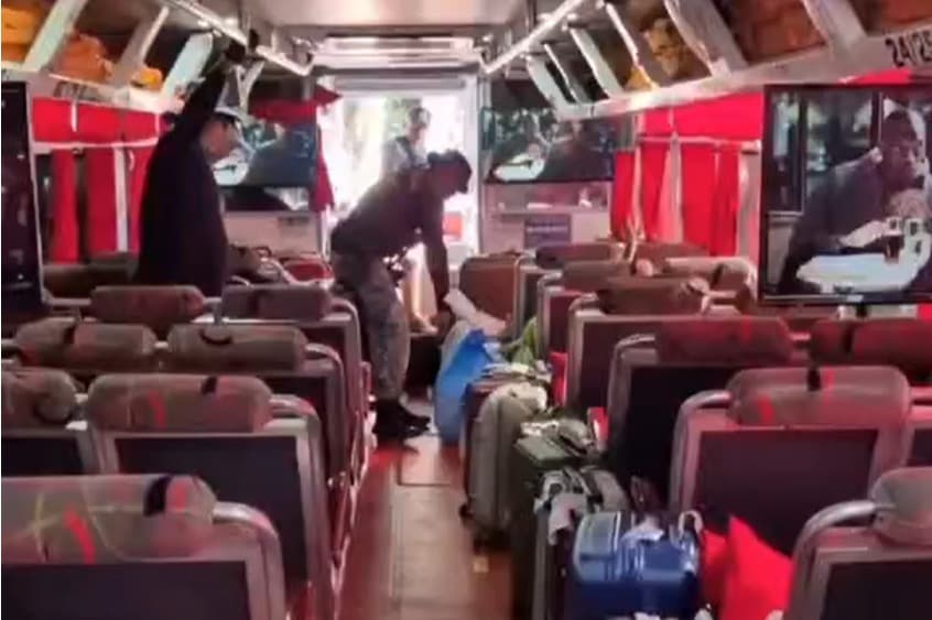 Mais de 12 kg de drogas em barco são apreendidos pela base Arpão