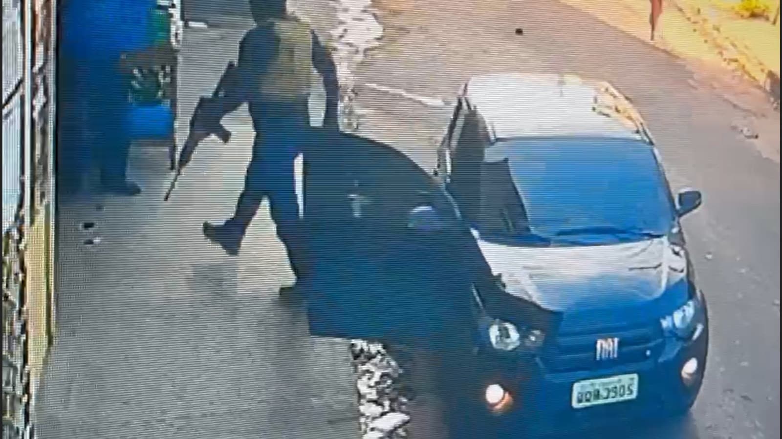 Criminosos armados invadem distribuidora na zona Norte de Manaus; câmeras registram ação