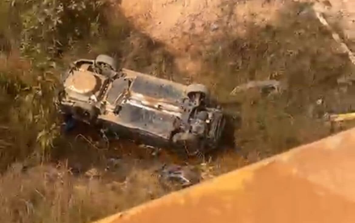 VÍDEO: Acidente fatal é registrado na BR-319 após carro cair de ponte