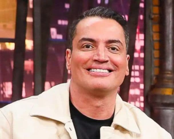 Léo Dias troca SBT pela Band e deve assumir programa de entrevistas: &#8220;decisão baseada em um plano de carreira&#8221;