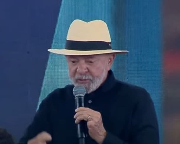 &#8220;Aquela coisa covarde preparou um golpe nesse país&#8221;, Lula diz que Bolsonaro é culpado por taxação dos EUA sob o Brasil