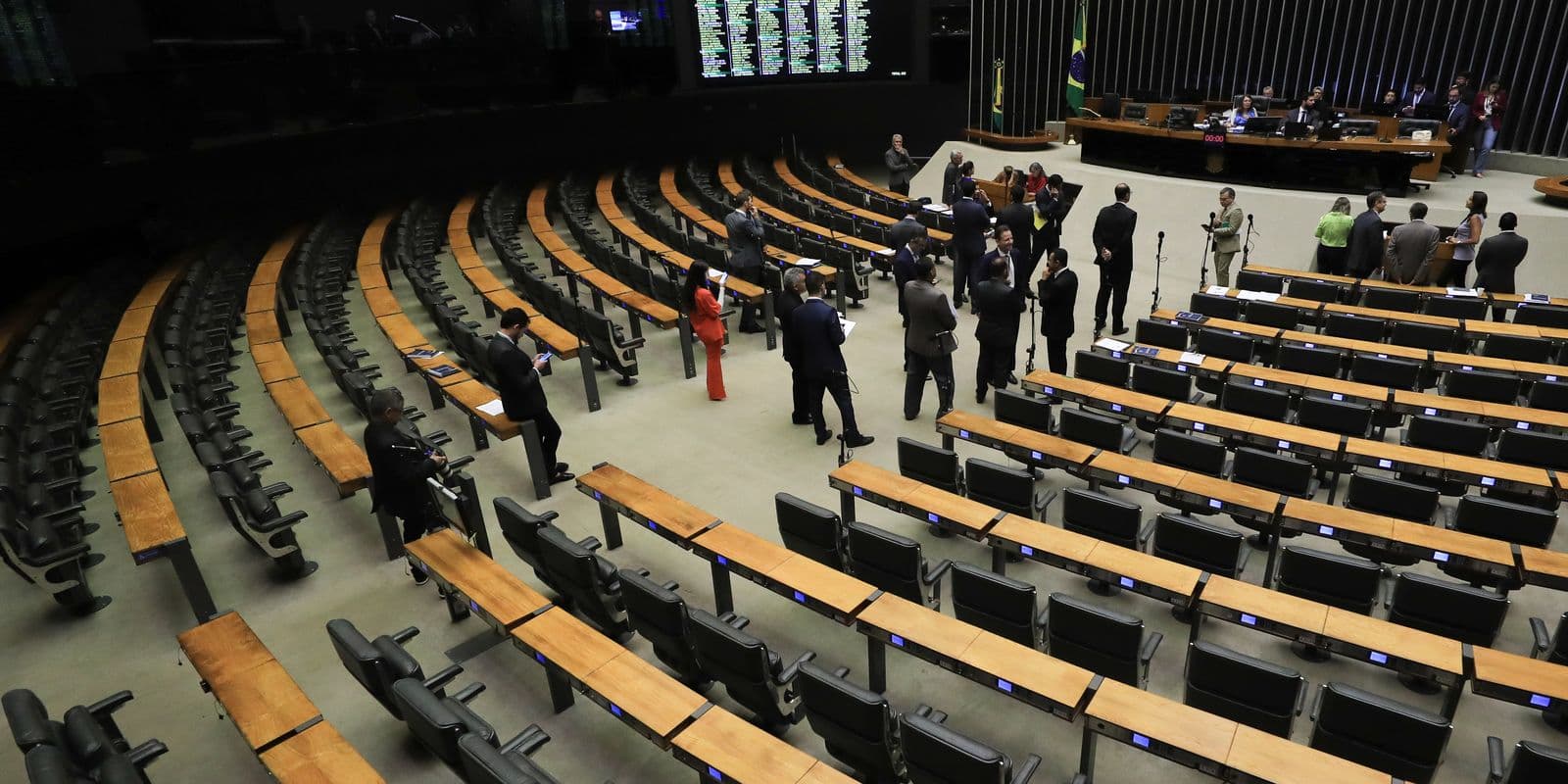 CCJ da Câmara aprova projeto de Alberto Neto que prevê castração química de estuprador