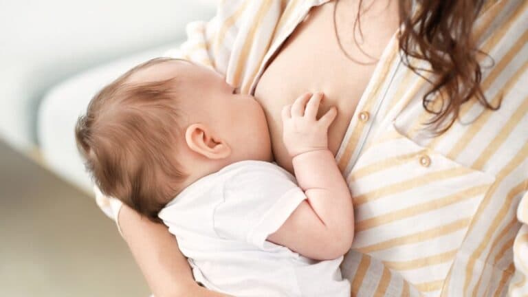 Como evitar engasgos em bebês durante a amamentação