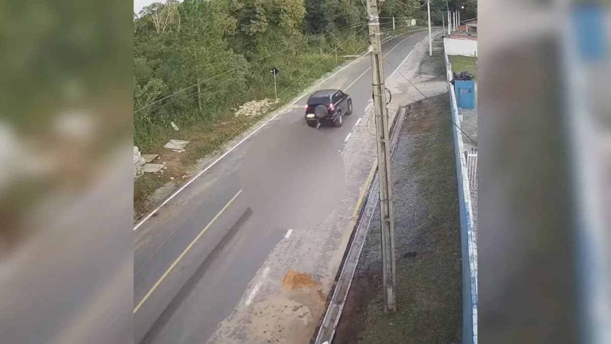 VÍDEO: Cavalo é arrastado por carro em SC; polícia investiga maus-tratos