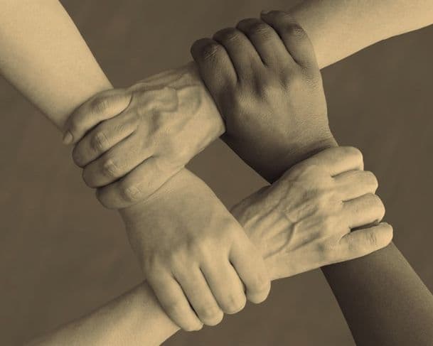 Aluna de 11 anos sofre racismo e tem crise de pânico em escola do DF