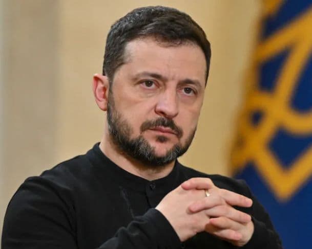 Zelensky assina lei que autoriza recrutamento de voluntários com mais de 60 anos na Ucrânica