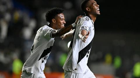Vasco vence o Vitória com gol nos acréscimos pela 27ª rodada do Brasileirão