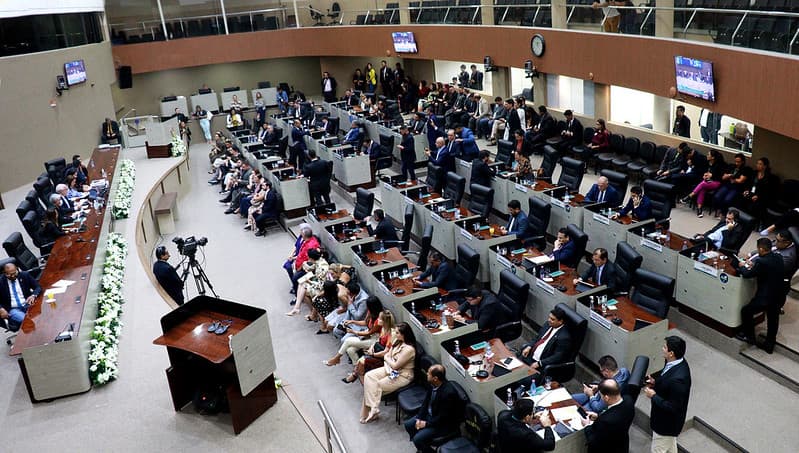 Vereadores de oposição reagem nas redes sociais à aprovação da reforma da Previdência em Manaus