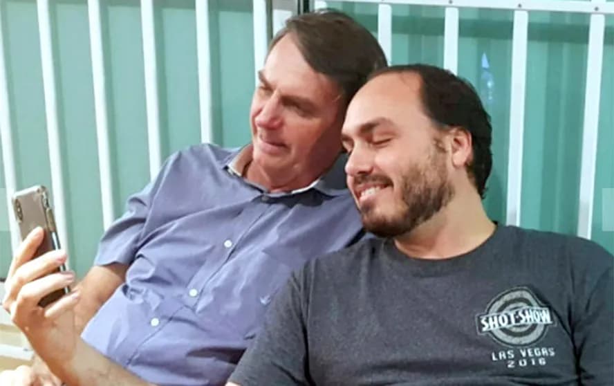 Carlos Bolsonaro diz que saúde do pai nunca esteve &#8220;tão ruim&#8221;