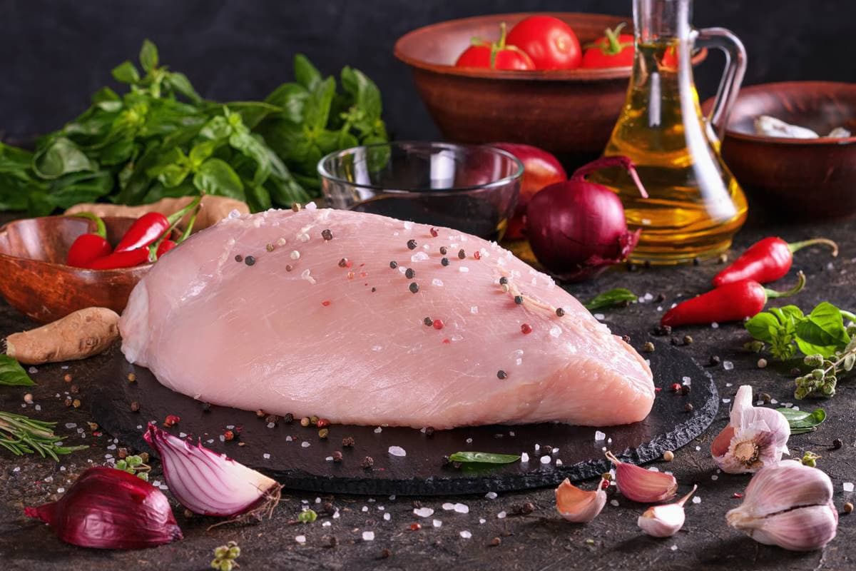 Cansou de comer só peito de frango? Especialista indica 10 carnes tão magras quanto