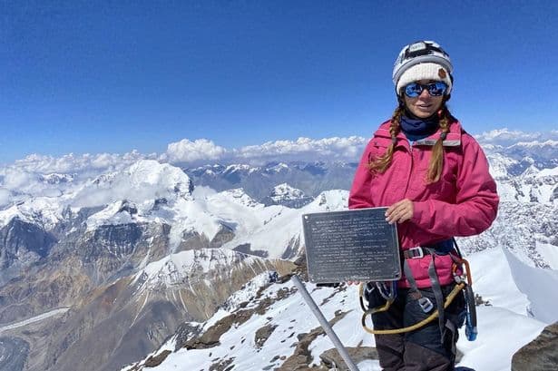 Alpinista russa está presa há 12 dias em montanha na fronteira da China; autoridades perdem esperança de resgatá-la