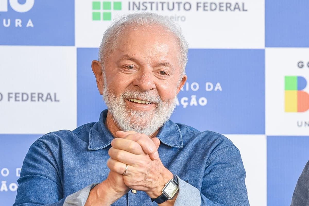 Lula comemora aprovação de projeto de isenção do Imposto de Renda
