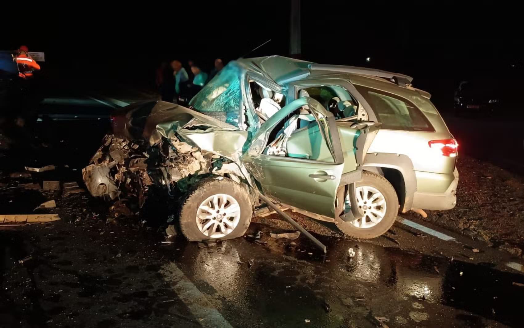 Colisão entre carros e moto deixa 8 mortos e dois feridos em Minas Gerais