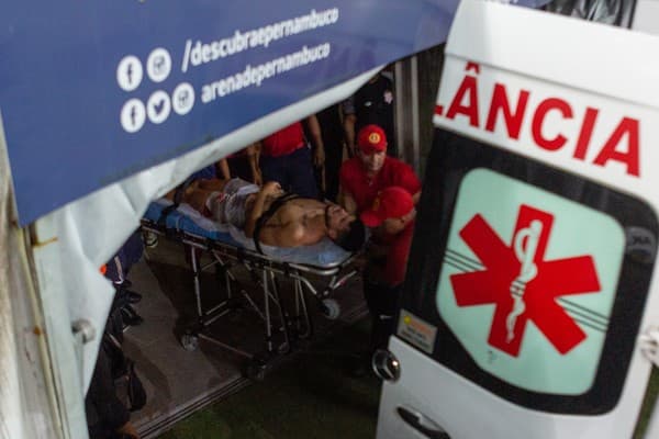 Jogador do Sergipe convulsiona no vestiário e é socorrido; estado de saúde é estável
