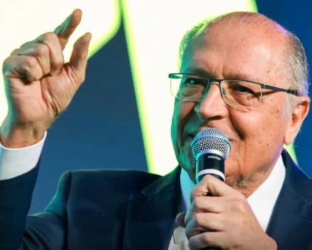 Governo deve anunciar plano de contingência contra tarifaço até terça-feira, afirma Alckmin