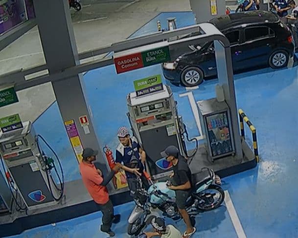 Câmeras de segurança flagram assalto em posto de combustíveis na zona Leste de Manaus