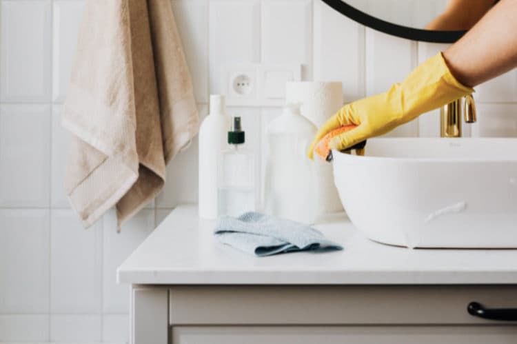 Diga adeus ao calcário, truques simples para deixar torneiras e vasos como novos