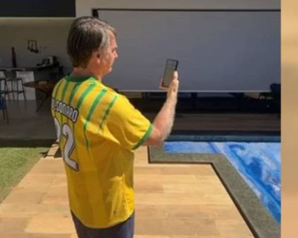 Com tornozeleira eletrônica, Bolsonaro acompanha à distância manifestações pelo Brasil