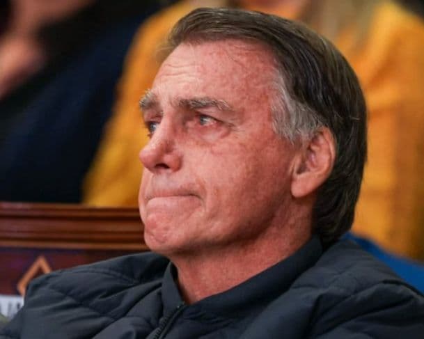 VÍDEO: Bolsonaro deixa prisão domiciliar para fazer exames em hospital de Brasília
