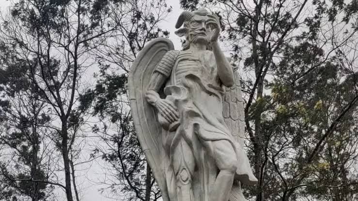 Um ano após instalação de estátua, Templo de Lúcifer segue interditado
