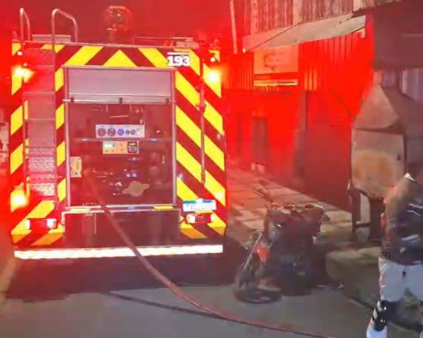 Incêndio atinge casa e deixa criança intoxicada por fumaça em Manaus