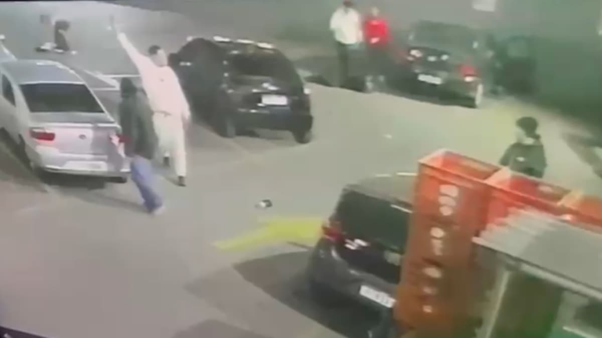 VÍDEO: homem de 26 anos é morto a tiros após briga em estacionamento de supermercado na Grande São Paulo