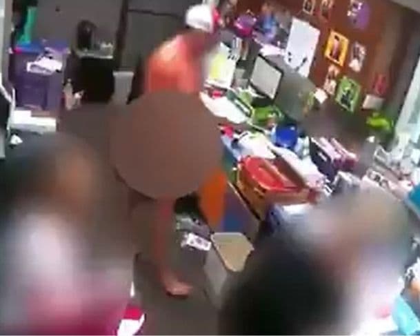 Médico surta, fica “peladão” em consultório e assedia funcionárias e pacientes