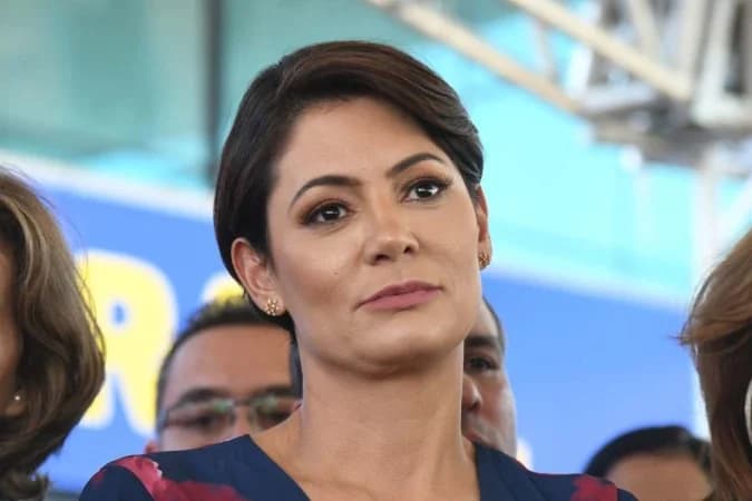 Michelle é autorizada a visitar Bolsonaro na prisão, mas Moraes faz exigência para os filhos