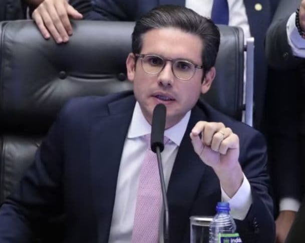 Justiça mantém ação contra chefe de gabinete de Hugo Motta por ‘fantasma’