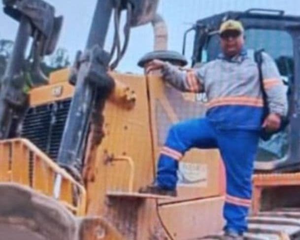 Operador de máquina morre afogado após trator cair no igarapé em Presidente Figueiredo