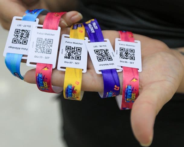 Justiça determina retirada de sites que vendiam pulseiras para o “#SouManaus 2025”