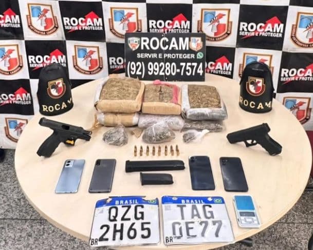 Rocam prende cinco pessoas e apreende drogas, arma e placas de moto no Tarumã