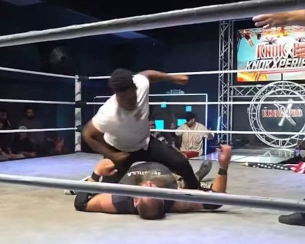 IMAGENS FORTES: Filho de ex-campeão do UFC ataca adversário inconsciente durante luta de Wrestling