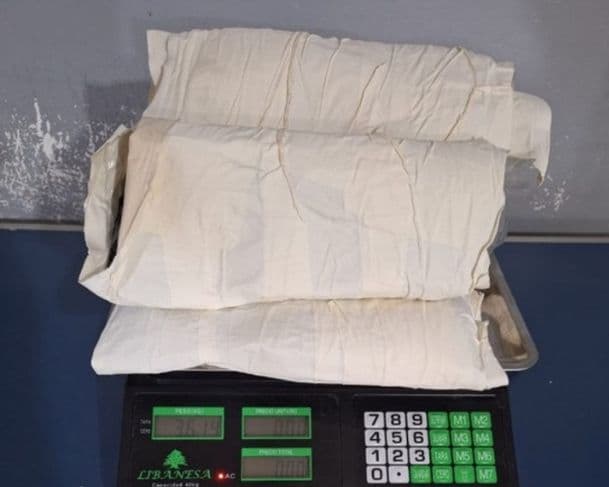 Mulher é presa com 3,6 kg de cocaína presos ao corpo no Aeroporto de Tabatinga