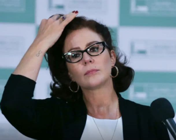 Senadores brasileiros visitam Carla Zambelli em presídio na Itália e pedem prisão domiciliar