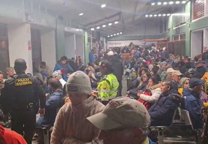 VÍDEO: Durante protestos, cerca de 900 turistas ficam presos perto de Machu Picchu