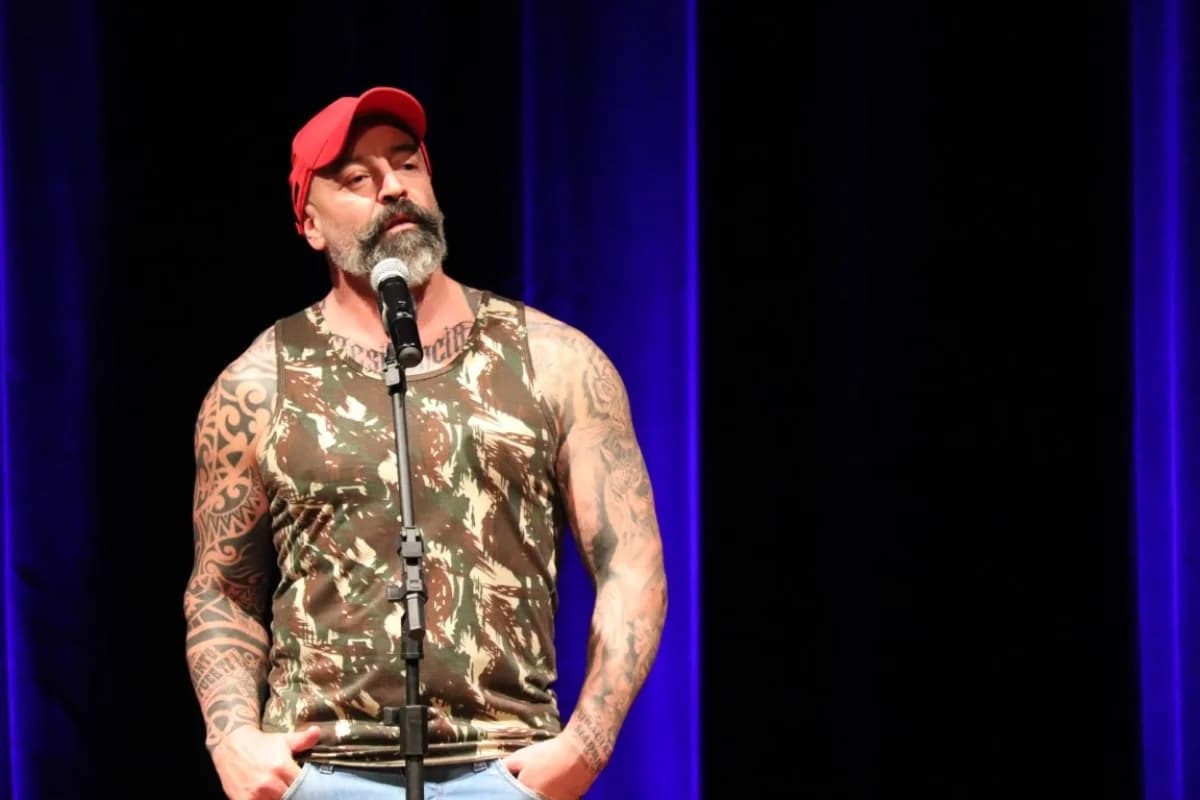 Humorista de ‘A Praça é Nossa’ é condenado por estuprar filha de 7 anos; SBT se pronuncia