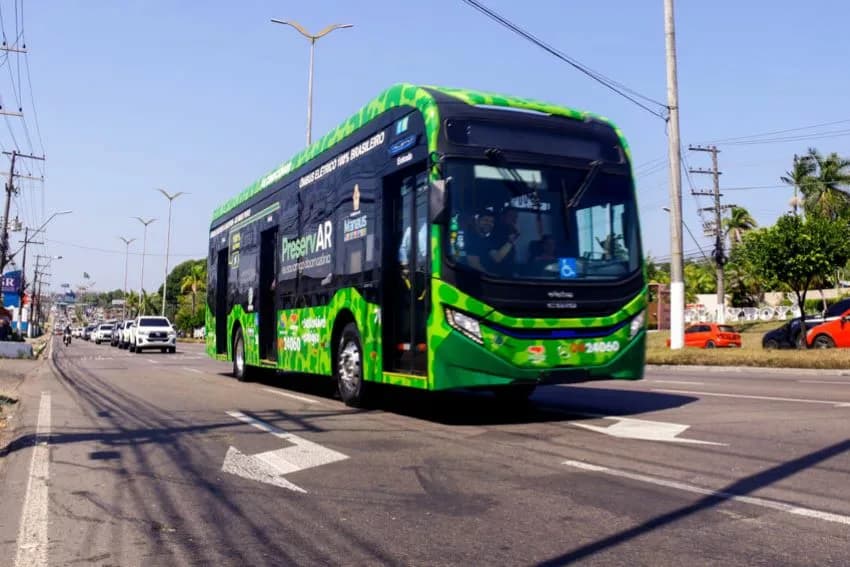 Vereador Paulo Tyrone sugere renovação da frota de ônibus com veículos sustentáveis em Manaus