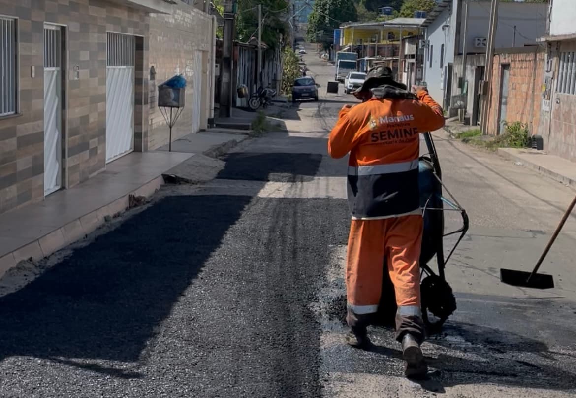 Lei exige ‘nivelamento de tampões’ junto a obras de pavimentação em Manaus