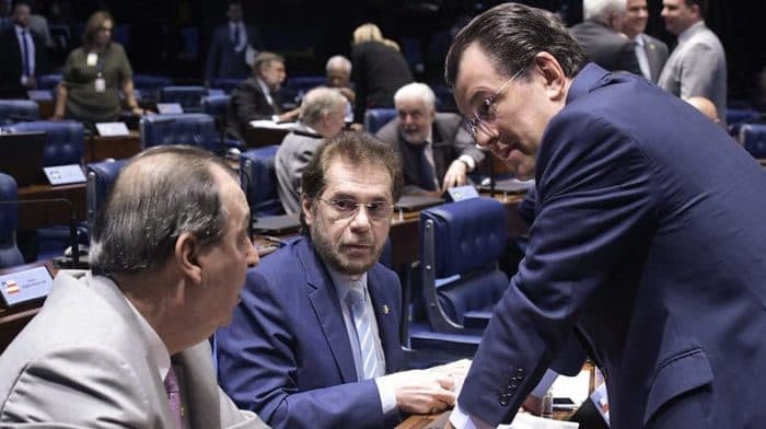 Decisão de Gilmar Mendes causa um raro alinhamento da bancada do Amazonas no Senado