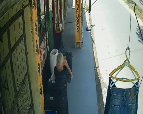 Veja momento do grave acidente entre micro-ônibus e carreta que deixou 9 feridos em Manaus