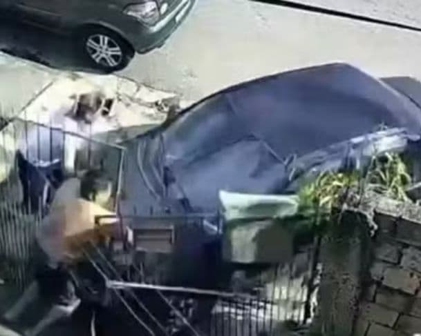 Veja momento que homem atropela cunhado e a própria irmã