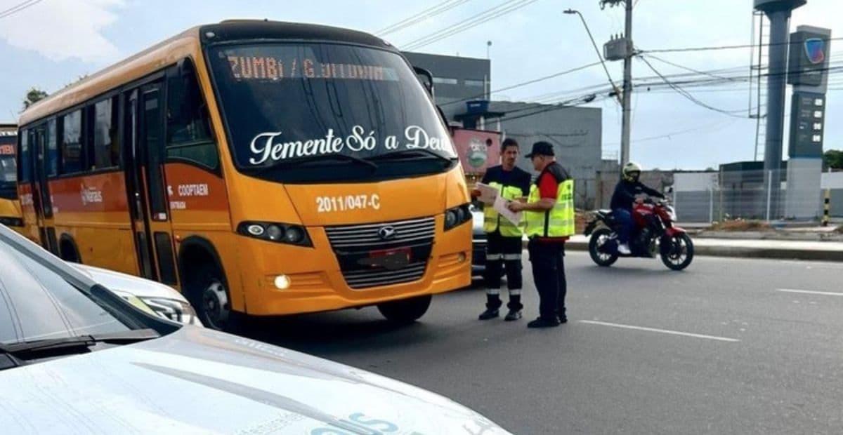 Micro-ônibus são apreendidos com pneus em mau estado na zona Leste de Manaus