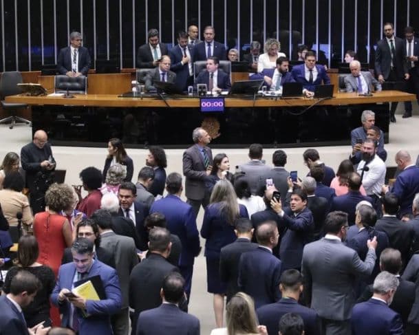 Centrão reage à pré-candidatura de Flávio Bolsonaro e prepara chapa própria para 2026