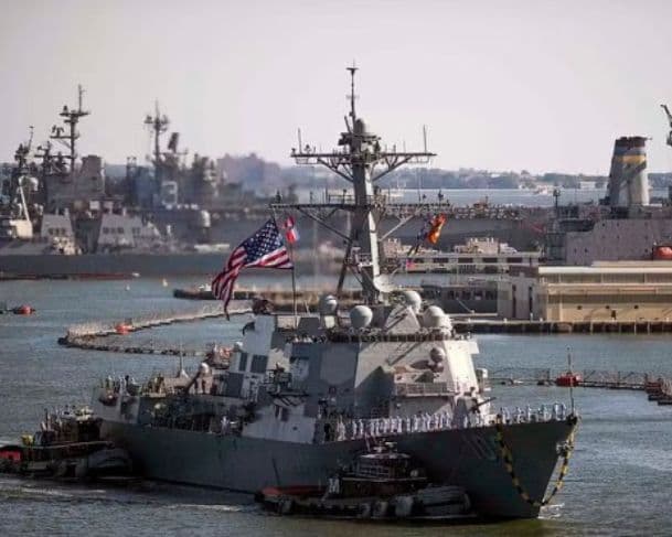 Caças venezuelanos sobrevoam navio americano; Pentágono diz que ação foi “altamente provocativa”